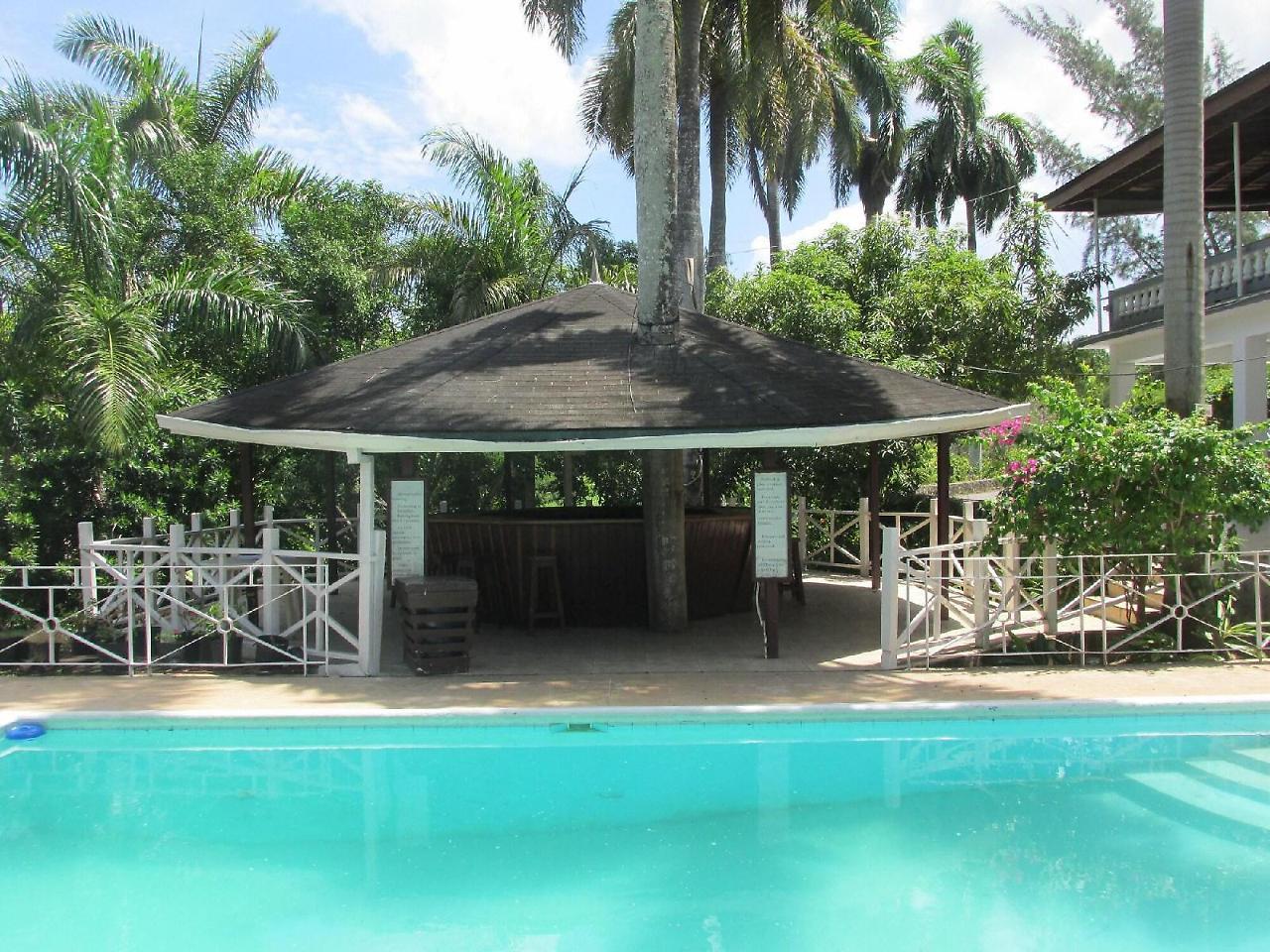 Paradise Brandon Hill Guest House モンテゴ・ベイ エクステリア 写真