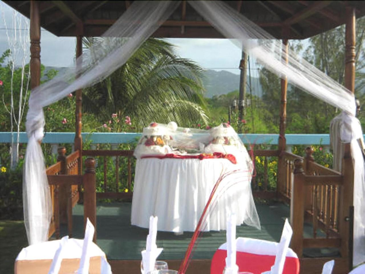 Paradise Brandon Hill Guest House モンテゴ・ベイ エクステリア 写真